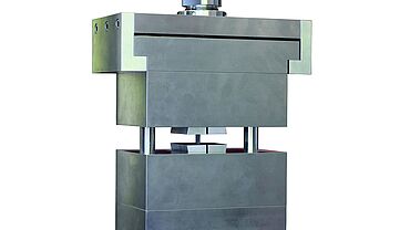 Ensaio de compressão com aplicação de força via cisalhamento, Shear Loading Compression  ISO 14126, ASTM D3410, DIN EN 2850