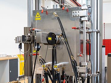 Laserextensometer mit Vakuumkammer für Prüfungen bis +2.200°C