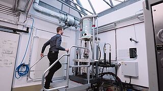 Video: Prove di fatica in ambiente di idrogeno compresso con autoclave a idrogeno su una macchina di prova servoidraulica