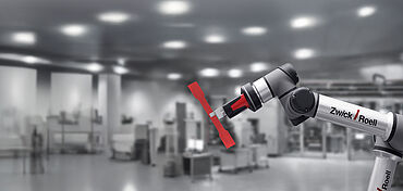 Roboter-Handlingsystem für die automatisierte Materialprüfung in den Branchen Kunststoff, Metall und Pharma