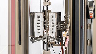 ASTM E21に準拠した金属の高温引張試験