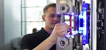 ZwickRoell Material- und Werkstoffprüfung - exemplarisch am Metall-Zugversuch