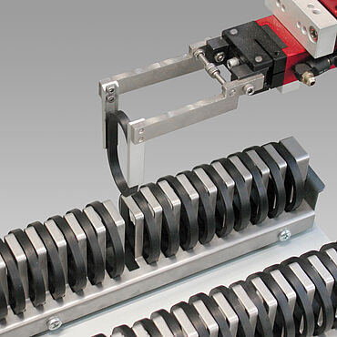 Automatisierte Zugprüfung an Elastomeren mit O-Ring Probekörper