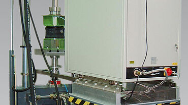 Сервогидравлическая испытательная машина: циклическое испытание пружин при температуре