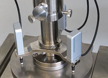 Ensayo de pilas de combustible, dispositivo de compresión para la determinación del espesor capas de difusión de gas