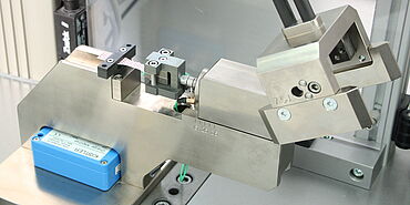 Инструментированный маятниковый копер - конструкция для испытаний на ударное растяжение на кронштейне