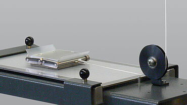 Haft- und Gleitreibungsverhalten von Folien COF mit zwickiLine Materialprüfmaschine und Prüfvorrichtung