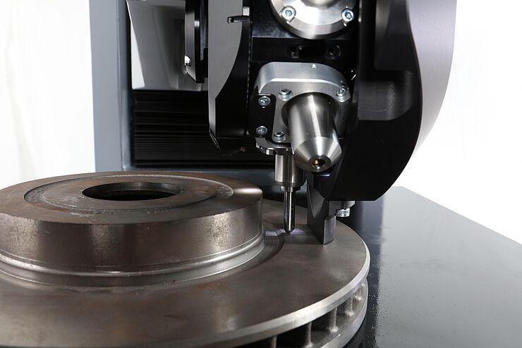 Testing of wheels, rims, and tires | ZwickRoell