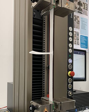 Analyse der Grenzflächenhaftung im T-Peel Test