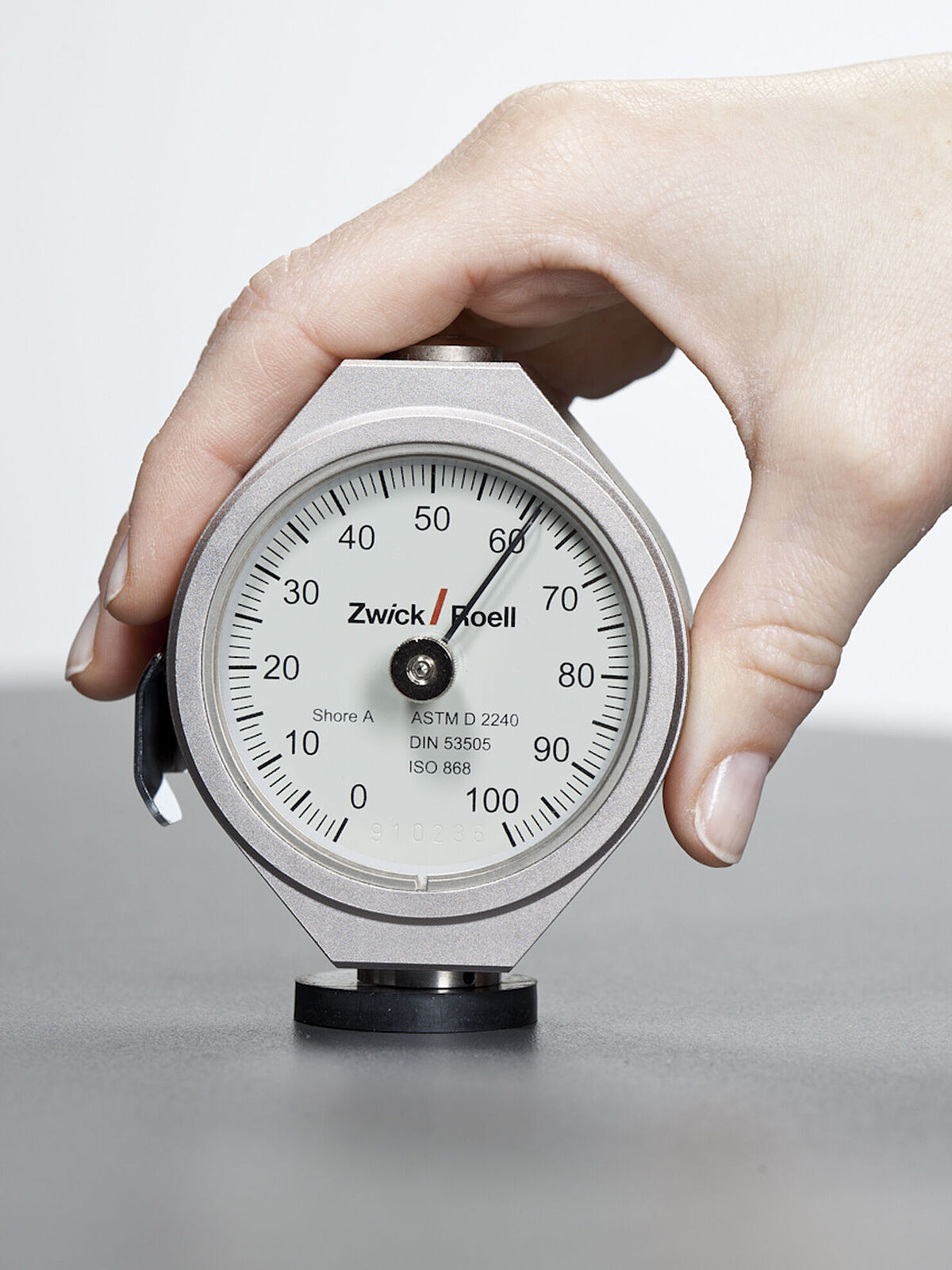 Hardness tests on plastics ZwickRoell