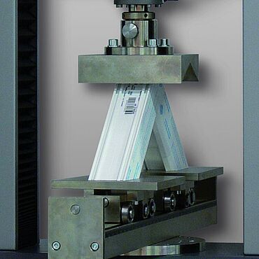 Plastics component testing: corner strength of window frames as an example of tests on semi-finished and finished products made of plastic