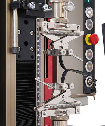 ASTM D624: Probekörper Typ T in Zangenprobenhalter