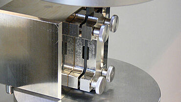End loading compression test to ASTM D695