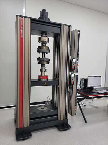 Testing machine for tensile-torsion tests and compression-torsion tests