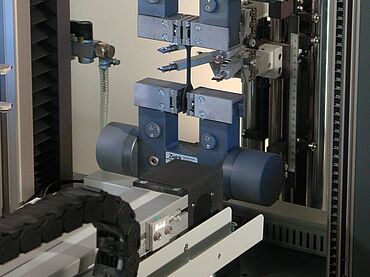 Automatisierter Zugversuch nach ISO 37/DIN 50534