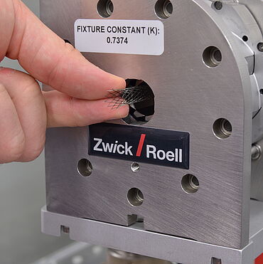 Dispositif pour la détermination de la force de compression radiale sur Sents ASTM F3067