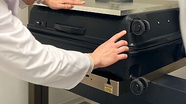 Kofferprüfung bei Hohenstein Laboratories