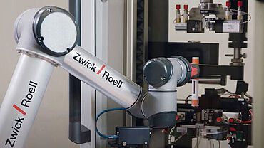 roboTest N tests autoinjector pens and syringes at different assembly stages