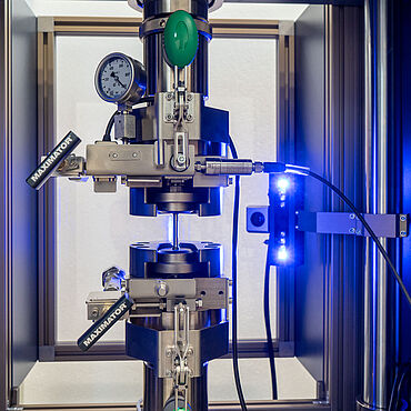 Ausschnitt aus einer Zeitstandprüfmaschine mit Wasserstoff gefüllter Hohlprobe bei 1000 bar