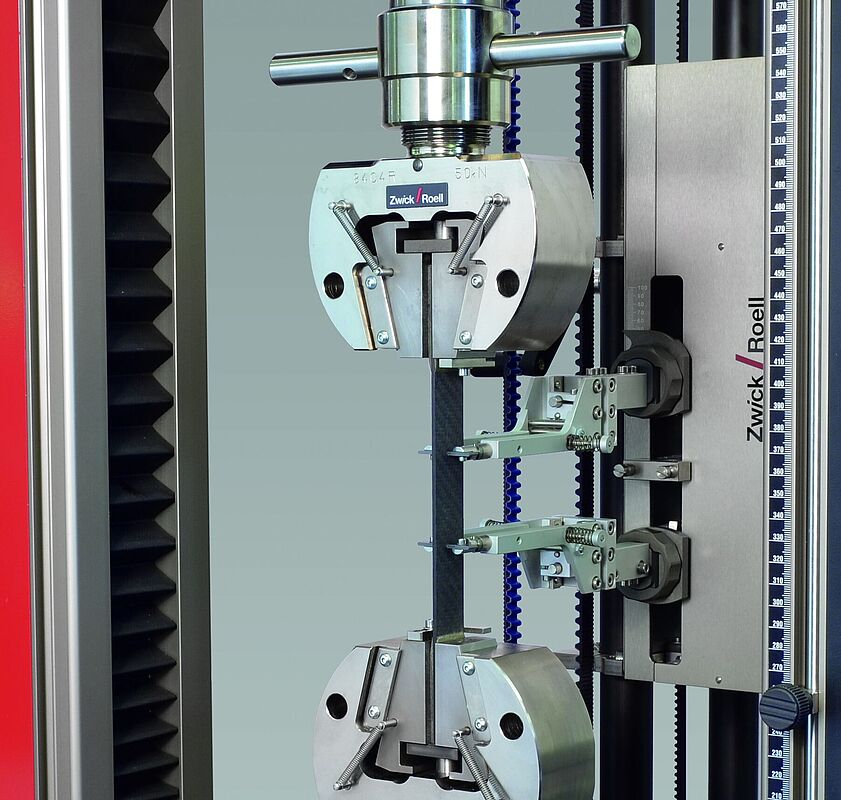 Essais de traction sur composites / matériaux renforcés de fibres