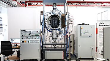 Sistem za visokotemperaturno preskušanje z vakuumsko komoro do 2.000 °C