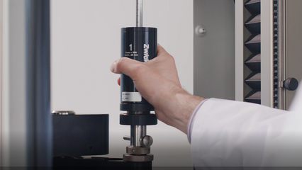 シ　専用 DIN EN ISO 11608-5: オートインジェクターの試験 | ZwickRoell