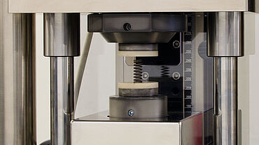 Federprüfmaschine - Druckvorrichtung Detailaufnahme