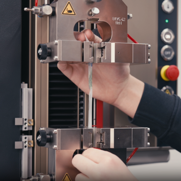 Pneumatic grips for tensile test on plastic film to ISO 527-3
