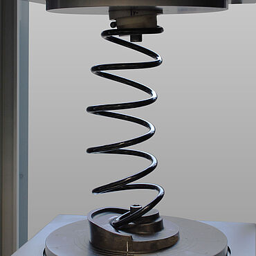 Spring testing machine: Fixture with gripped spring