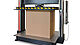Prüfmaschine und Druckplatten mit eigelegten Karton zur Durchführung des BCT Test (Box Compression Test) und Stapelprüfung nach ISO 12048 und Tappi T804
