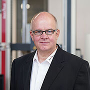 Branchenmanager Helmut Fahrenholz - Experte bei ZwickRoell für Kunststoff & Gummi Prüfverfahren