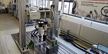 Testing laboratory for testing of large components