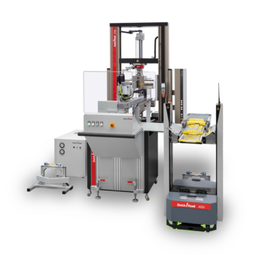 Ein AGV im SmartLab befördert Proben von der Probenvorbereitung zum Prüfsystem