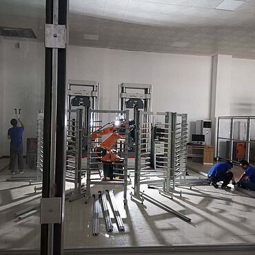 Il sistema di prova roboTest R viene installato nel laboratorio di prova Iron & Steel a  Liuzhou