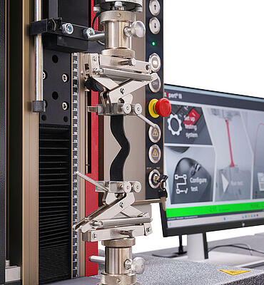 ASTM D624: Probekörper Typ C im Weiterreißversuch