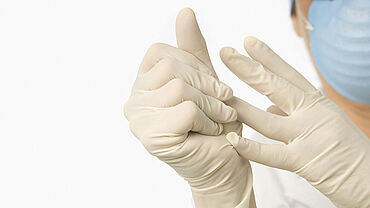Tests on rubber gloves