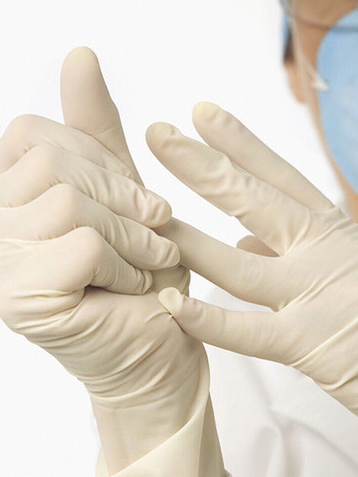 ISO 11193-1 & -2 / DIN EN 455-2 Testing of rubber gloves | ZwickRoell