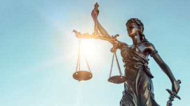 ZwickRoell Verhaltenskodex Gesetzeskonformität Bild von Justizia als Sinnbild des Verhaltenskodex ZwickRoell: Wir verhalten uns gesetzeskonform