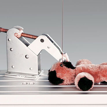 Kumaştan yapılmış oyuncak hayvanların gözü üzerinde çekme testi EN 71