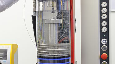 Catheter test in fluid bath on zwickiLine materials testing machine