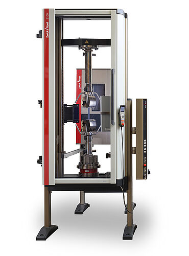 ISO 527-4 e ISO 527-5: Montaje para ensayos de tracción de materiales compuestos con una máquina de ensayos de tracción Z100, mordazas y cámara de temperatura