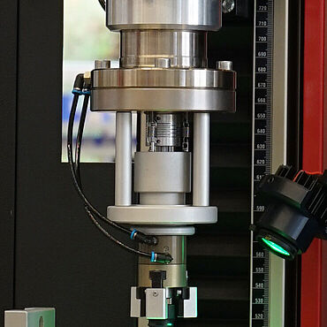 ISO 11608-2 - Detailaufnahme der Ausgleichseinheit für Schraubversuche an Pennadelsystemen