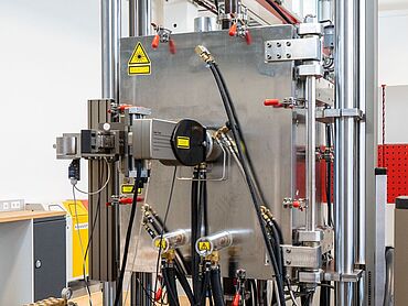 Laser extensometer with high Vacuum chamber for tests up to +2.200 °C