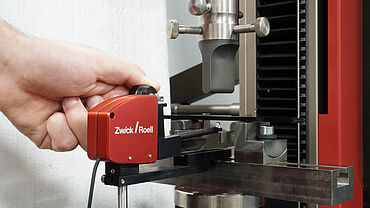 ASTM D790: ZwickRoell test fixture for the 3-point flexure test plastics