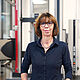 Kontakt Karin Hanak Beratung im anwendungstechnischen Prüflabor von ZwickRoell