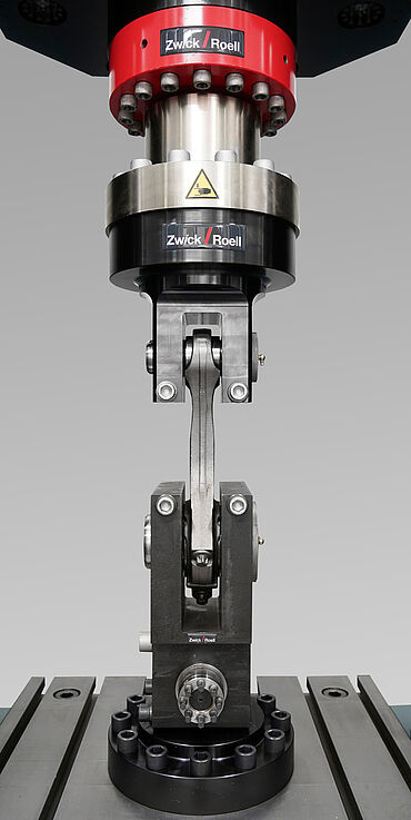 Pleuelprüfung mit einer Resonanzprüfmaschine Vibrophore
