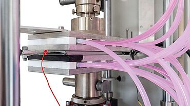 Battery swelling: mechanical characterization of the cell behavior in the charge and discharge cycle