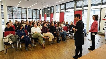 Frauen-Netzwerk mit Vorträgen interner und externer Sprecher