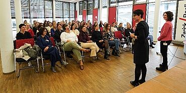 Frauen-Netzwerk mit Vorträgen interner und externer Sprecher