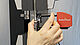 Clip-on extensometer designed with the ability to lock the initial gauge length